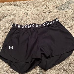 underarmour athletic shorts size M